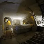 Coco Cave אורחן