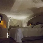 אורחן Coco Cave 2*