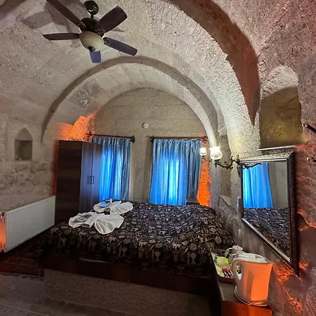 Coco Cave אורחן