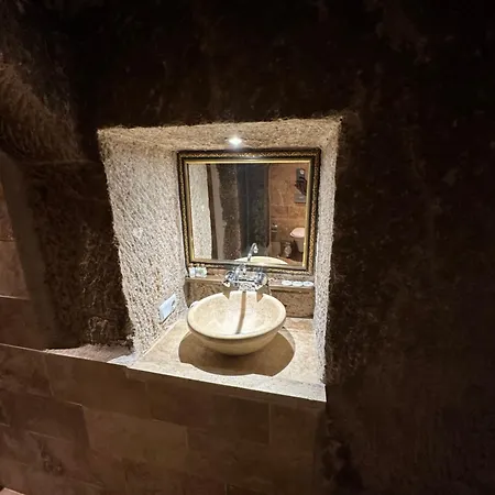 Coco Cave אורחן