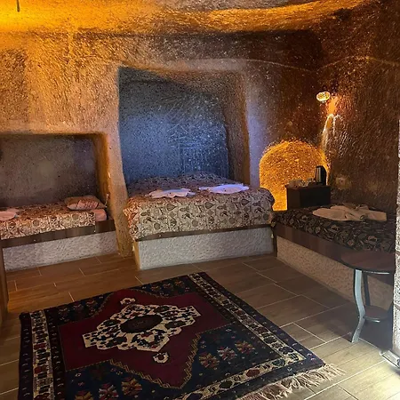 Coco Cave אורחן